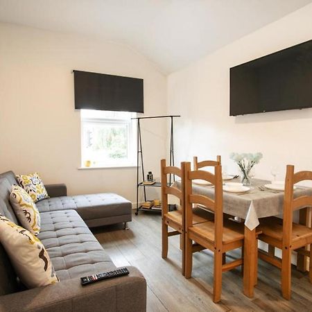 Spacious 2 Bedroom Apartments - 5 Mins From Qmc, Universities And City Centre! Nottingham Exterior photo